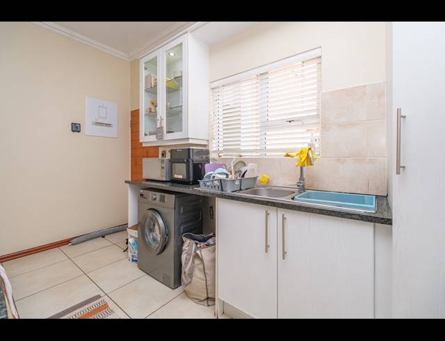 2 BEDROOM APARTMENT FOR SALE IN PARKVIEW